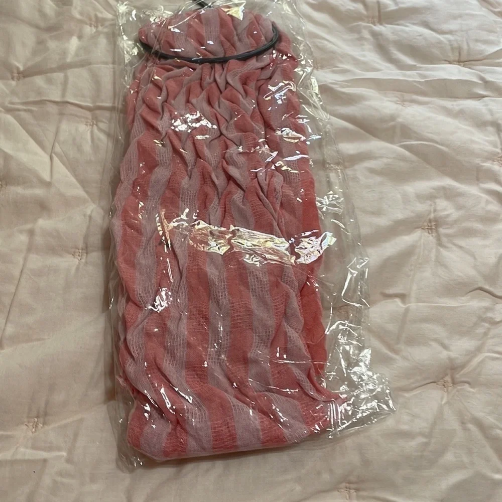 💛NWT Pink striped scarf